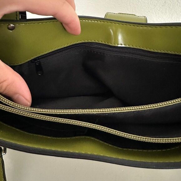 Guess Vintage Y2K Green Patent Leather Shoulder Bag G Logo Buckle Purse 2000s - Picture 11 of 15